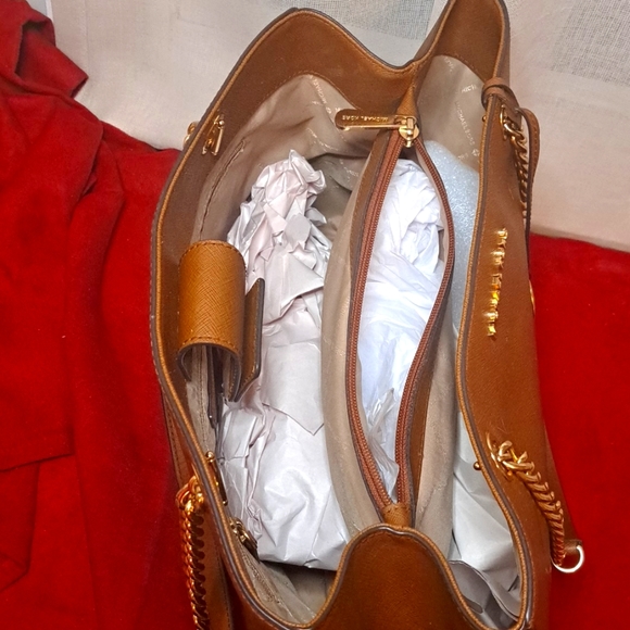 Michael Kors Tan Leather and Gold Chains Shoulder Bag Like New, Excellent - Picture 10 of 14
